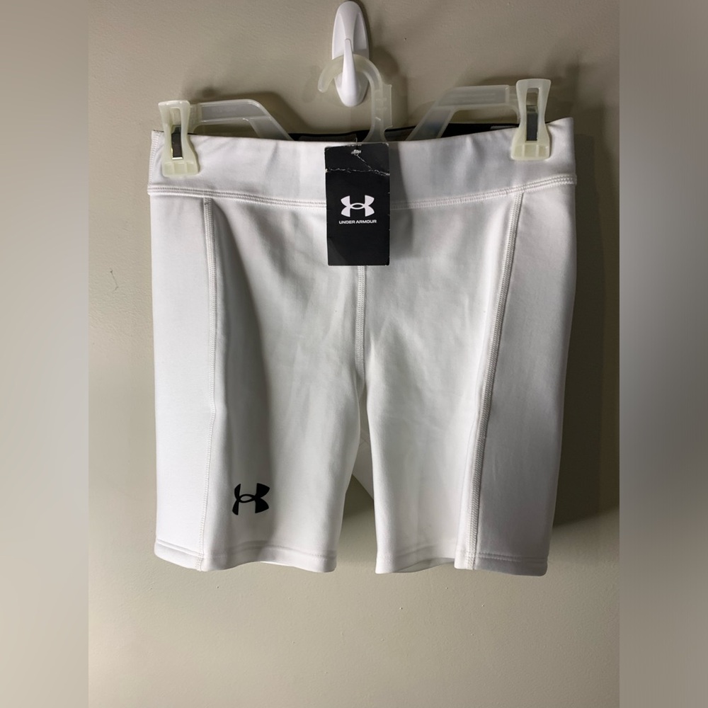Women’s Under Armour Small HeatGear Sliding Softball Shorts